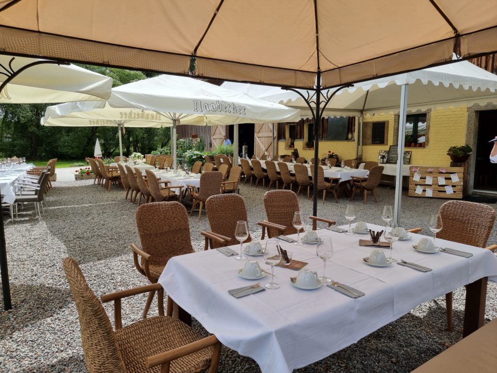 Hochzeit im Biergarten